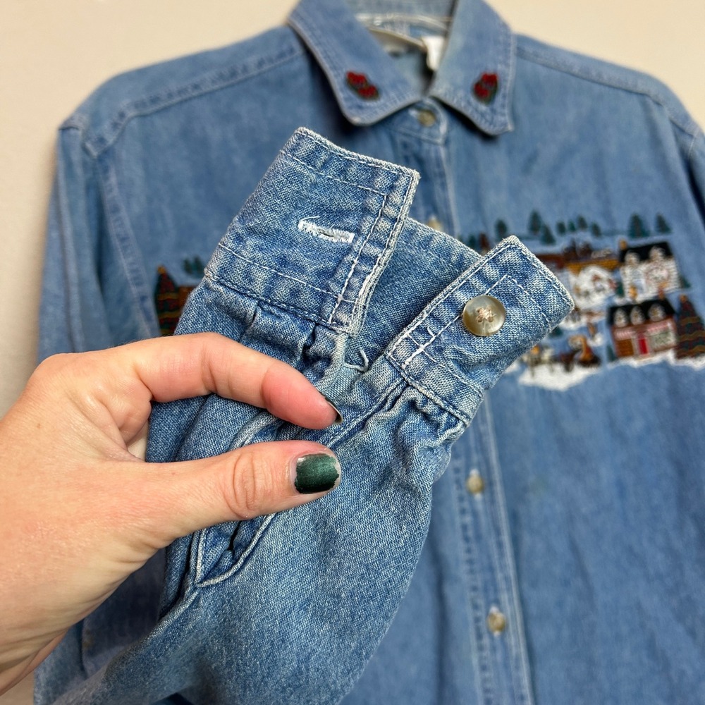 Bobbie Brooks Denim Shirt Women Small Blue Embroidered Christmas Winter Village - Picture 8 of 12
